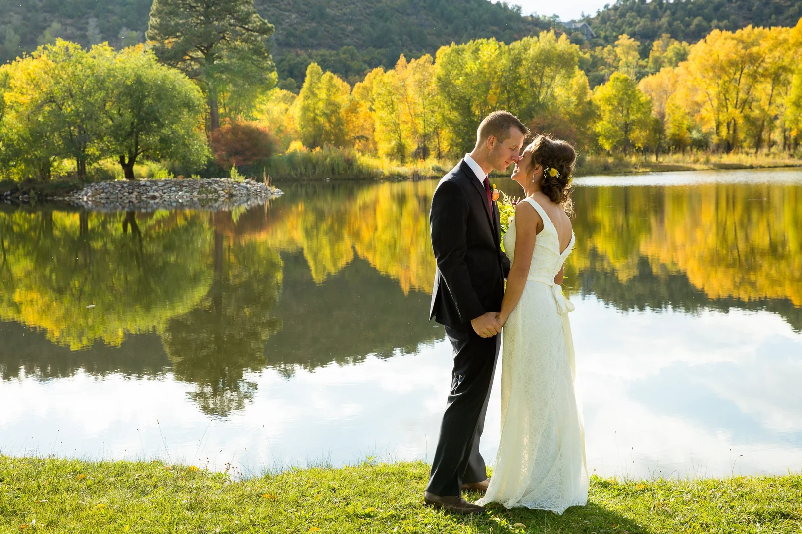 Wedding couple at LePlatts Pond